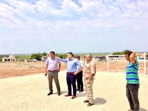 Kaymakamımız Fatih AYAZ yapımı devam eden Prefabrik Okul Alanı şantiyesini ziyaret etti. 