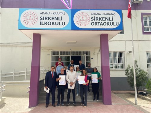 Kaymakamımız Selami Alper ÖZKAN,  Sirkenli İlk/Ortaokulu öğretmen ve personellerine başarı belgelerini takdim etti.